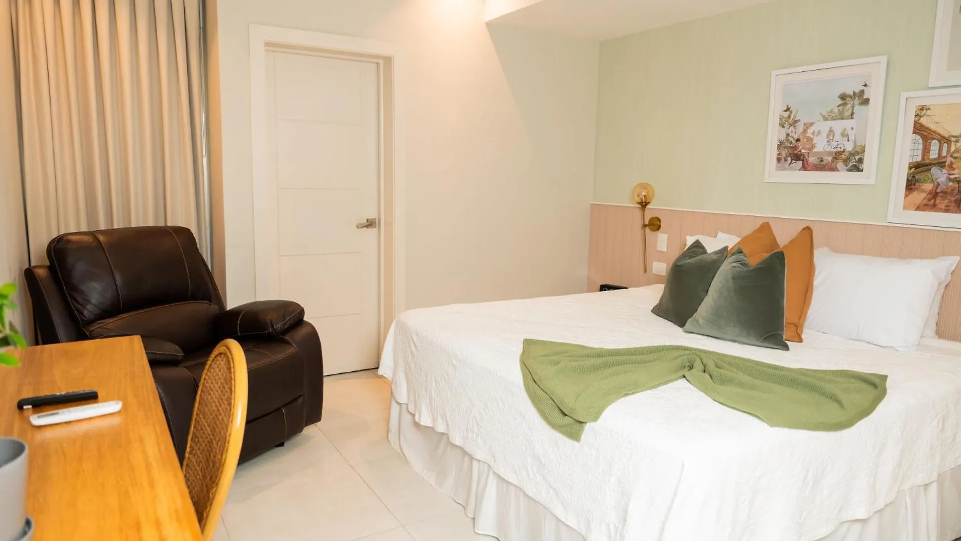 Hotel Stay Here Suites Santo Domingo