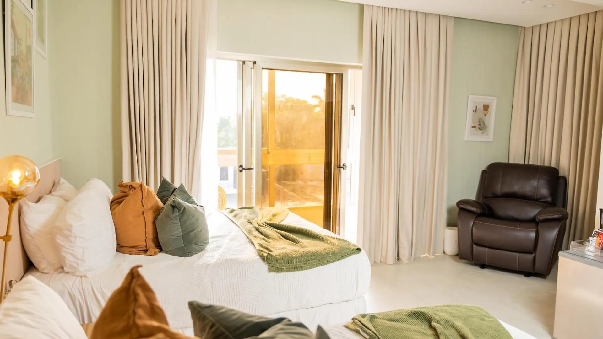 Hotel Stay Here Suites Santo Domingo