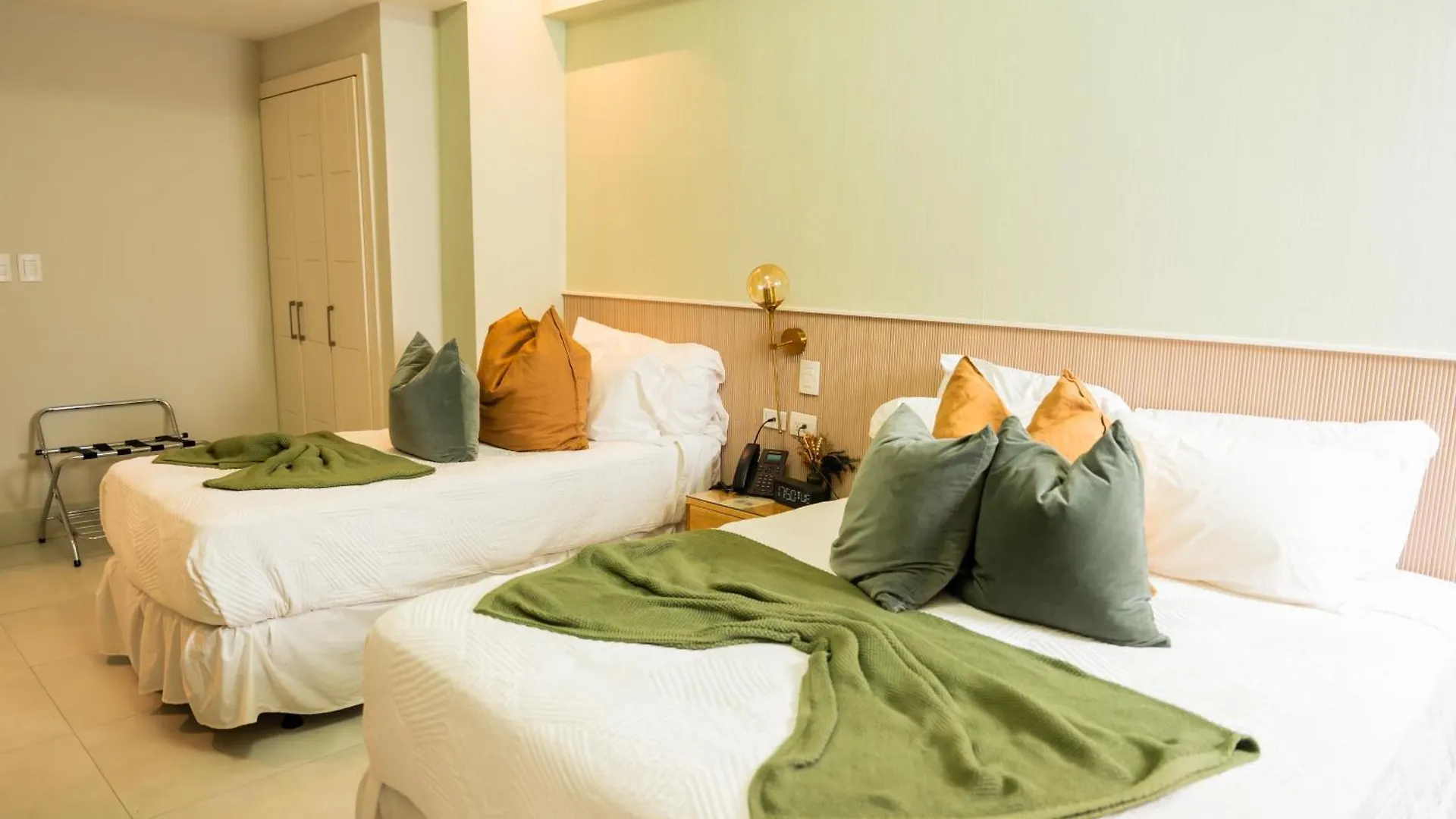 Hotel Stay Here Suites Santo Domingo