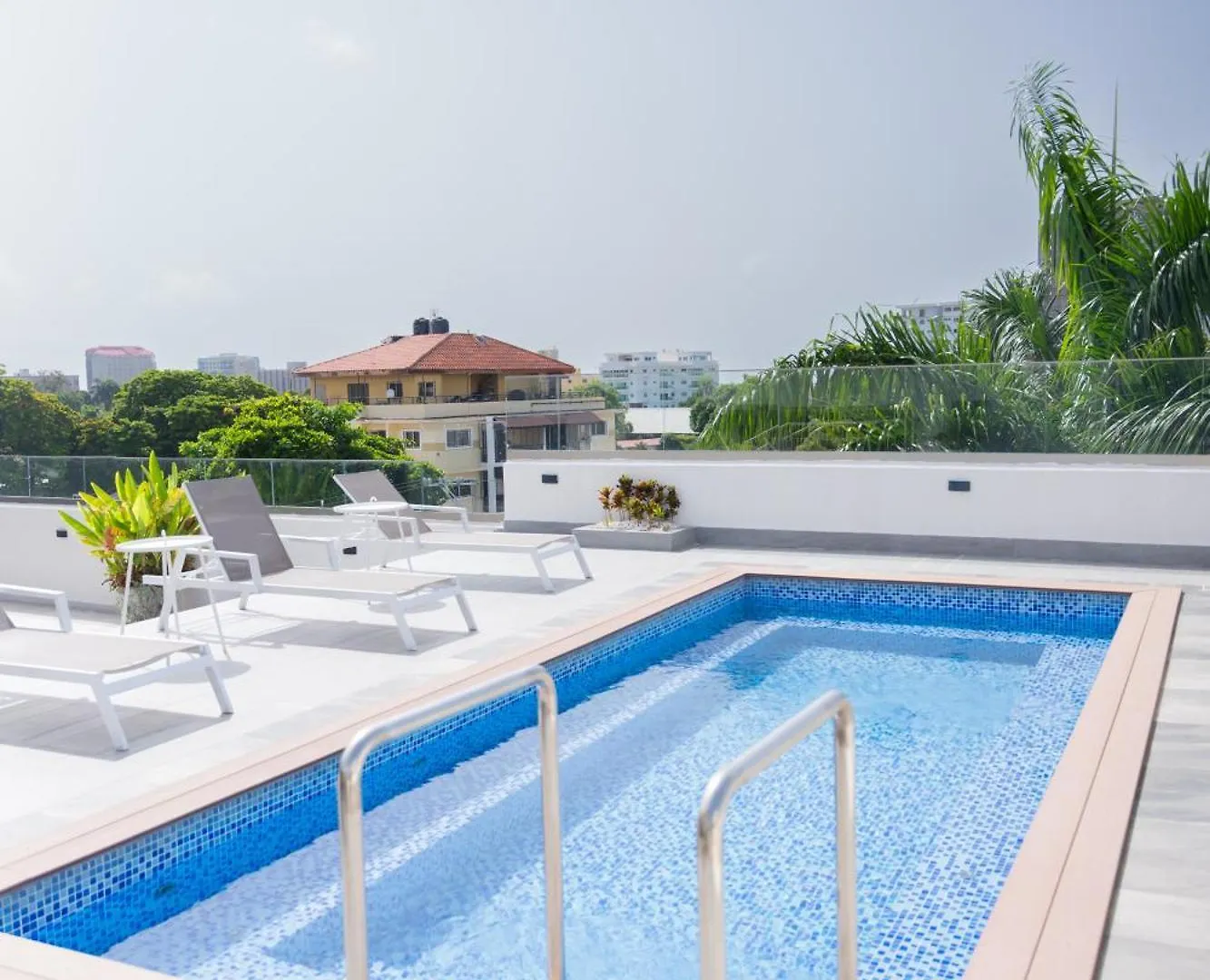 Hotel Stay Here Suites Santo Domingo