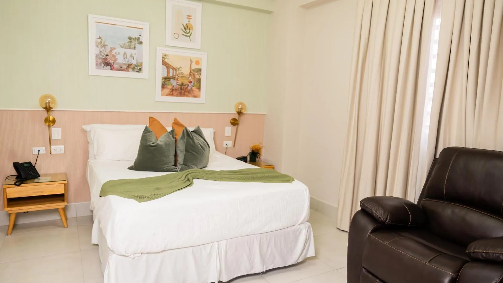 Hotel Stay Here Suites Санто-Доминго
