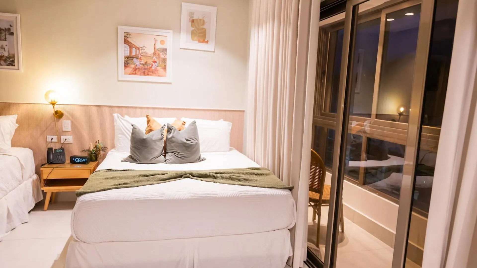 Hotel Stay Here Suites Санто-Доминго