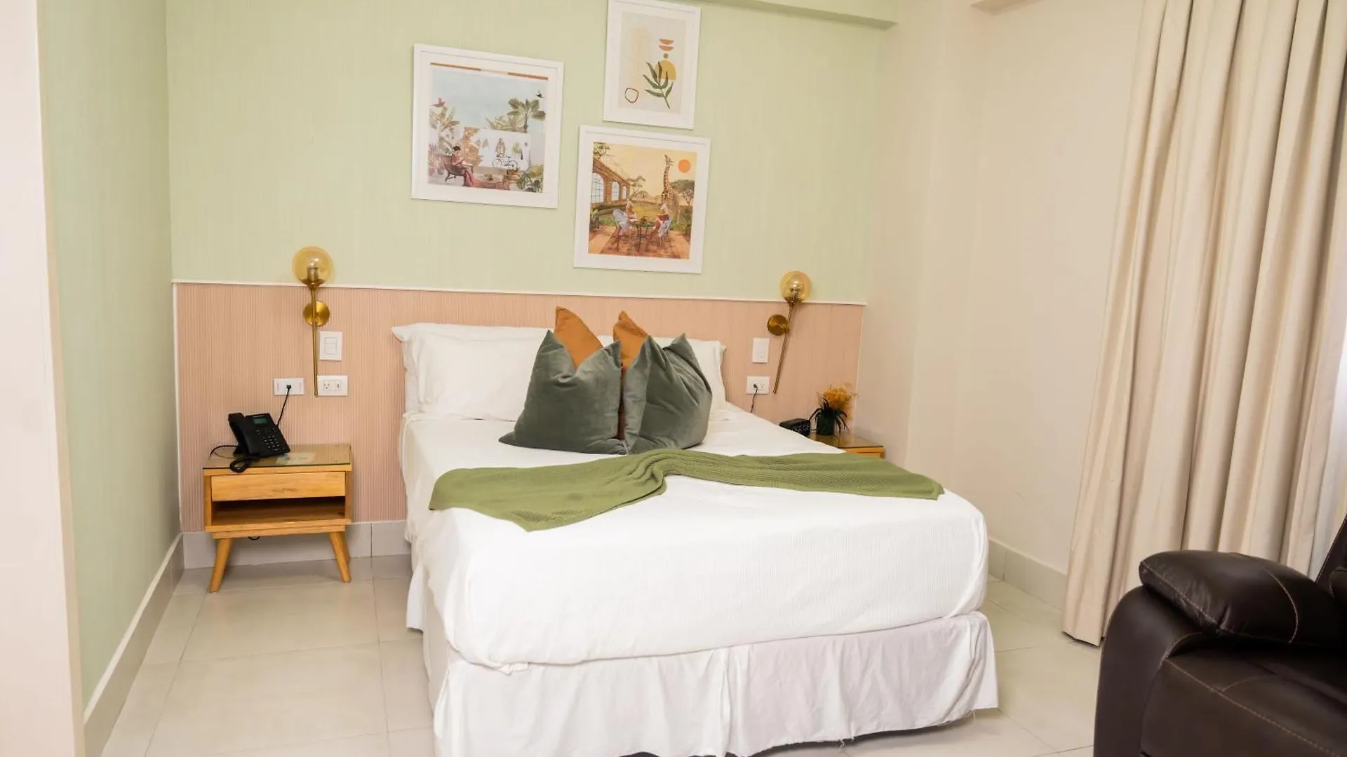 Hotel Stay Here Suites Санто-Доминго