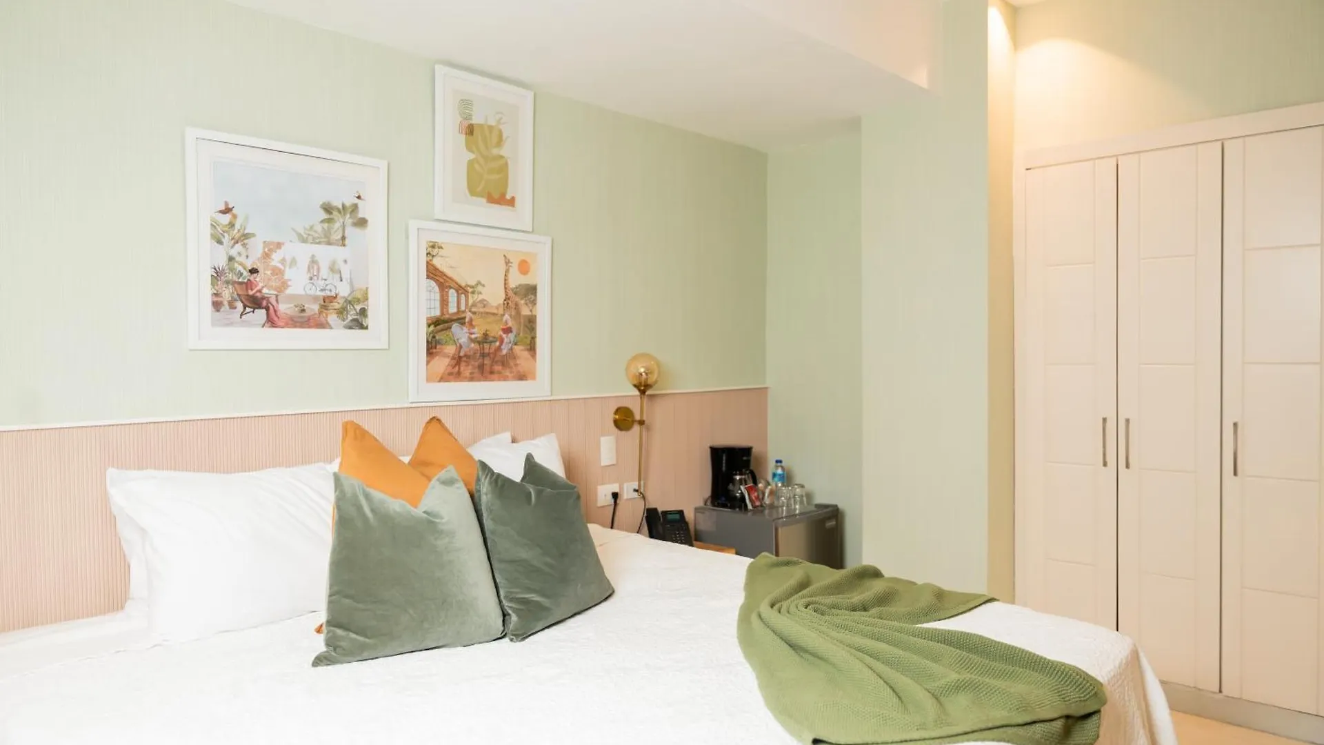 Hotel Stay Here Suites Санто-Доминго 3*,