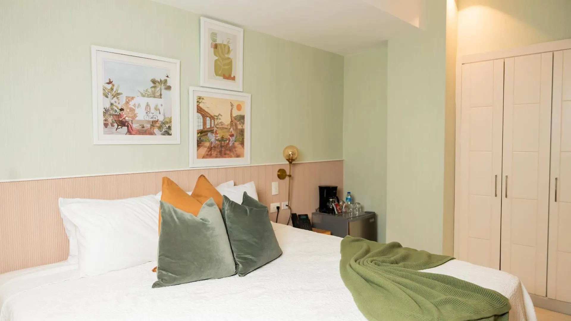 Hotel Stay Here Suites Санто-Доминго