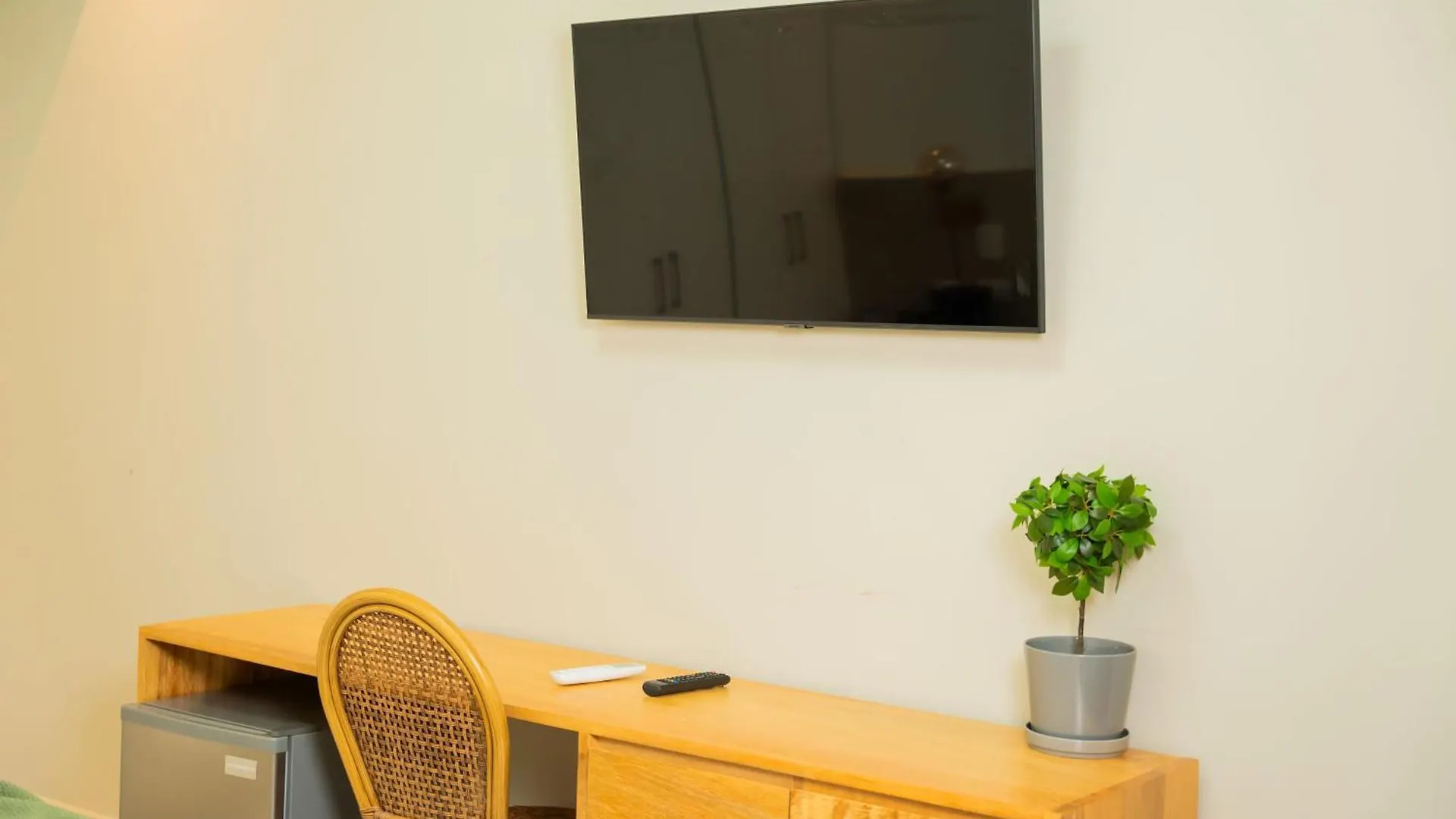 Hotel Stay Here Suites Санто-Доминго
